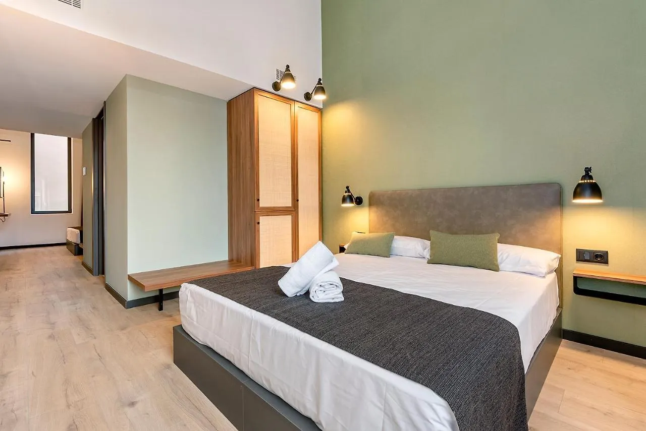Hotel Orangine 오스피탈레트 데 요브레가트