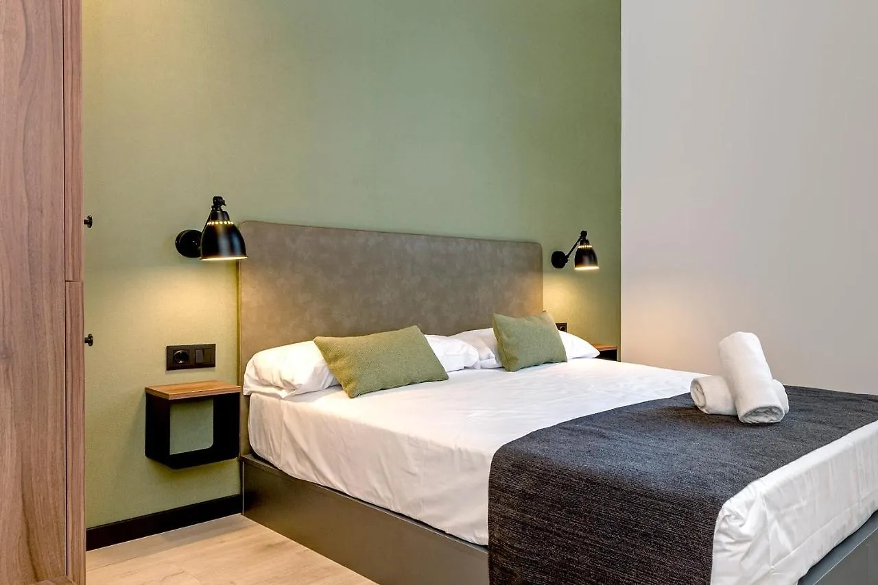 Hotel Orangine 오스피탈레트 데 요브레가트