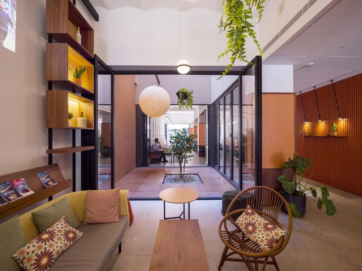 Hotel Orangine 오스피탈레트 데 요브레가트
