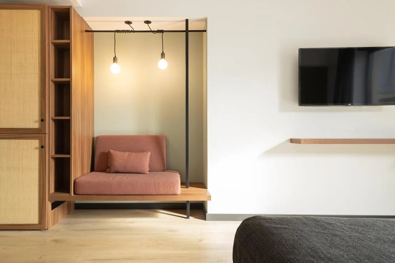 Hotel Orangine 오스피탈레트 데 요브레가트
