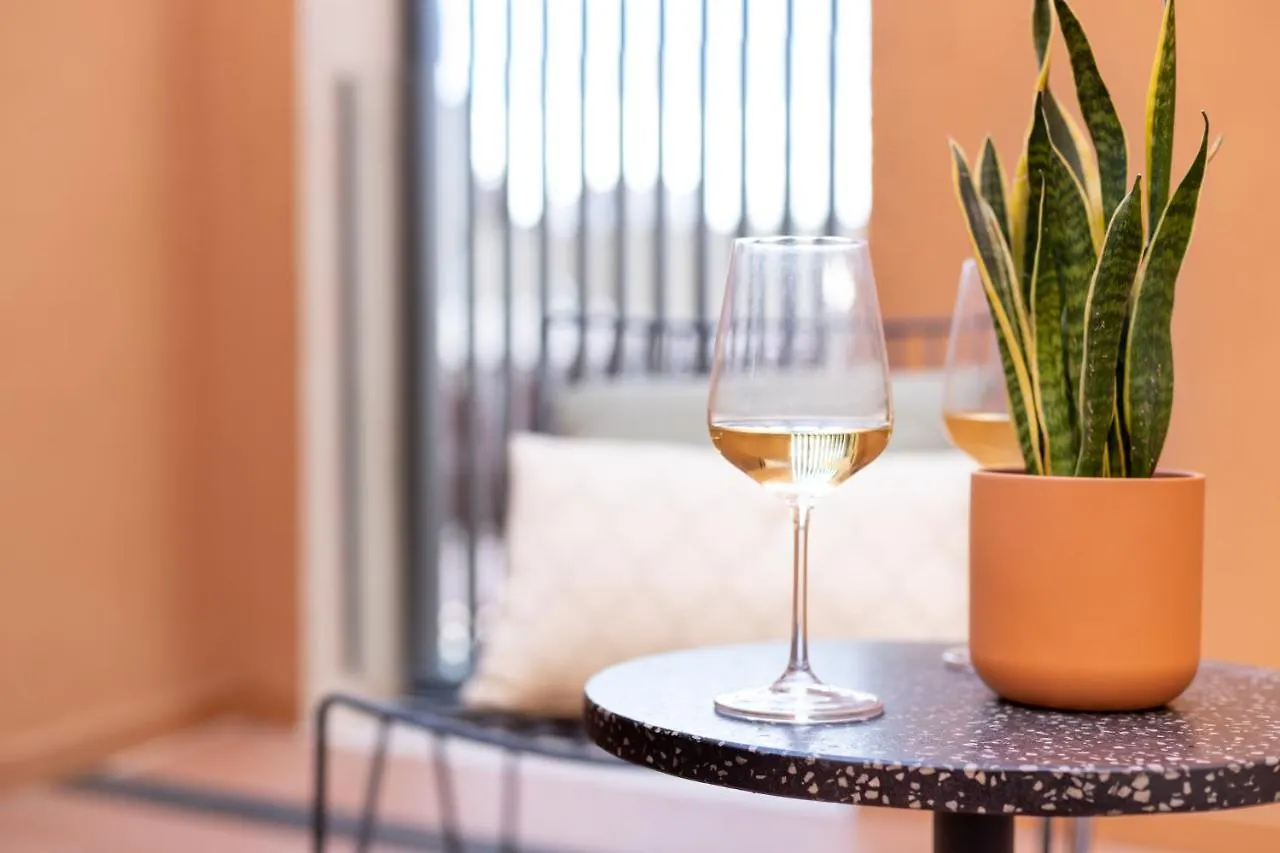 Hotel Orangine 오스피탈레트 데 요브레가트